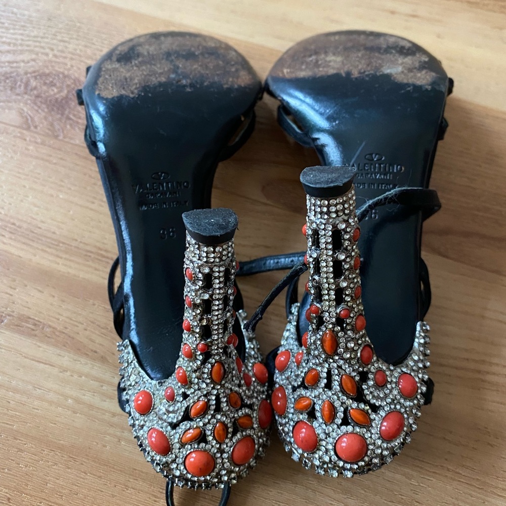 VALENTINO BLACK STRAP SANDALS EMBELLISHED Heels 6 - Picture 13 of 16